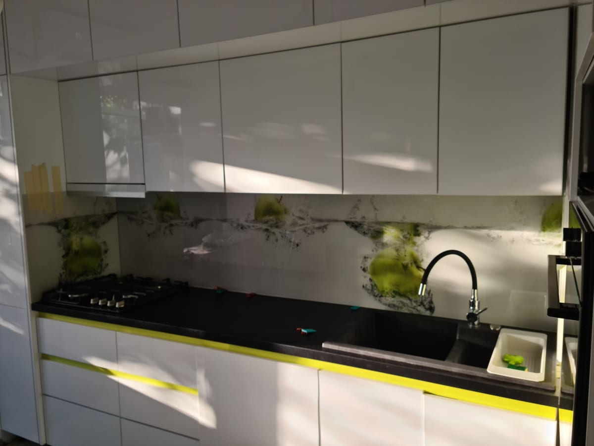 Backsplash cu pere verzi